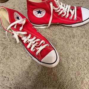 Converse red sneakers
Size women’s 9
Excellent used condition